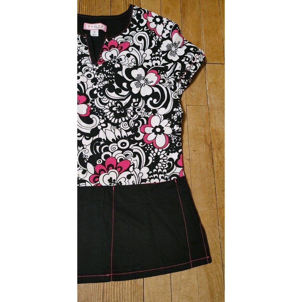 Koi by Kathy Peterson BLACK PINK FLORAL FLOWER PATTERN SCRUBS TOP SIZE S